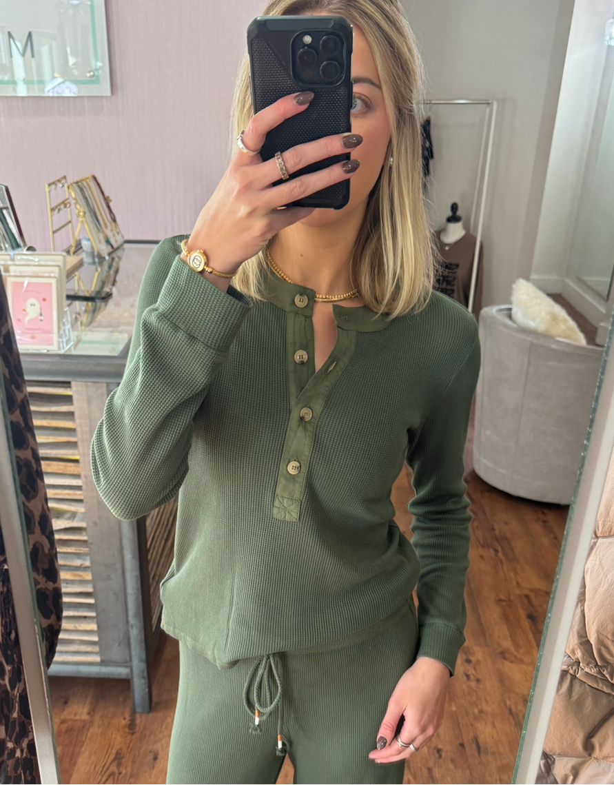 Xirena Lucas Waffle Top Washed Army